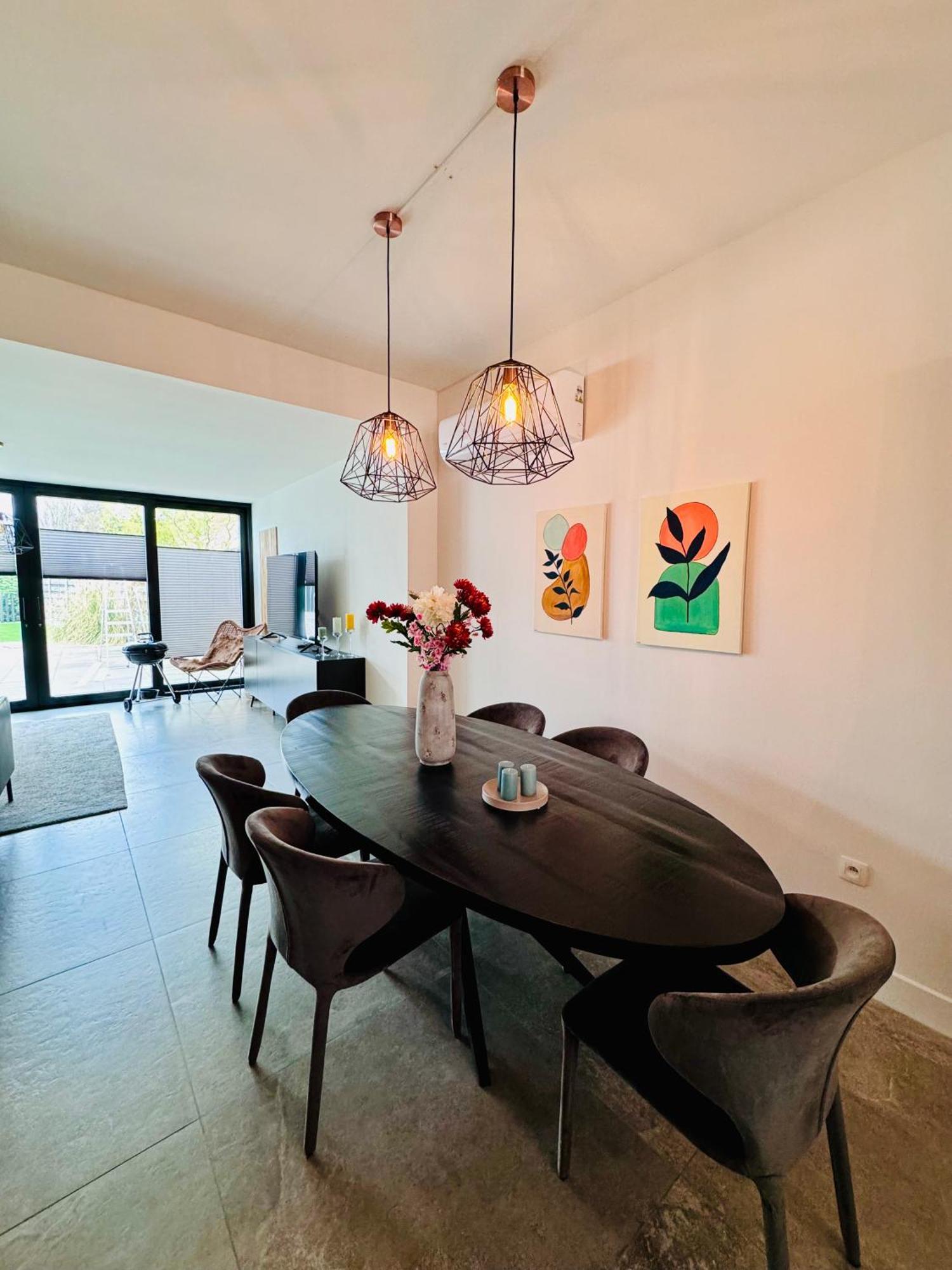 Stylish Home Near Maastricht Alicias House Lanaken Bagian luar foto