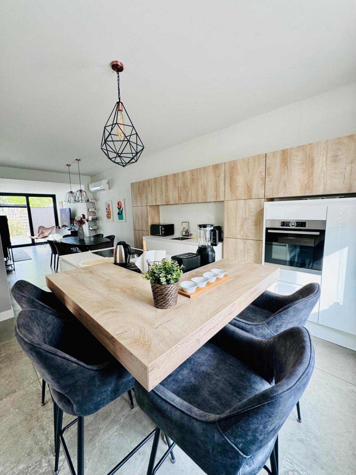 Stylish Home Near Maastricht Alicias House Lanaken Bagian luar foto